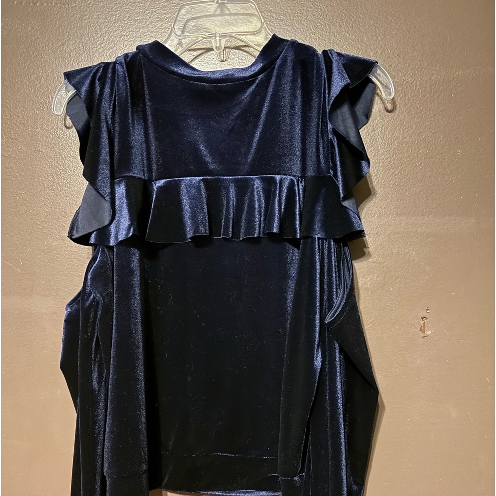 Romeo + Juliet Couture Velour Cold Shoulder Blouse
